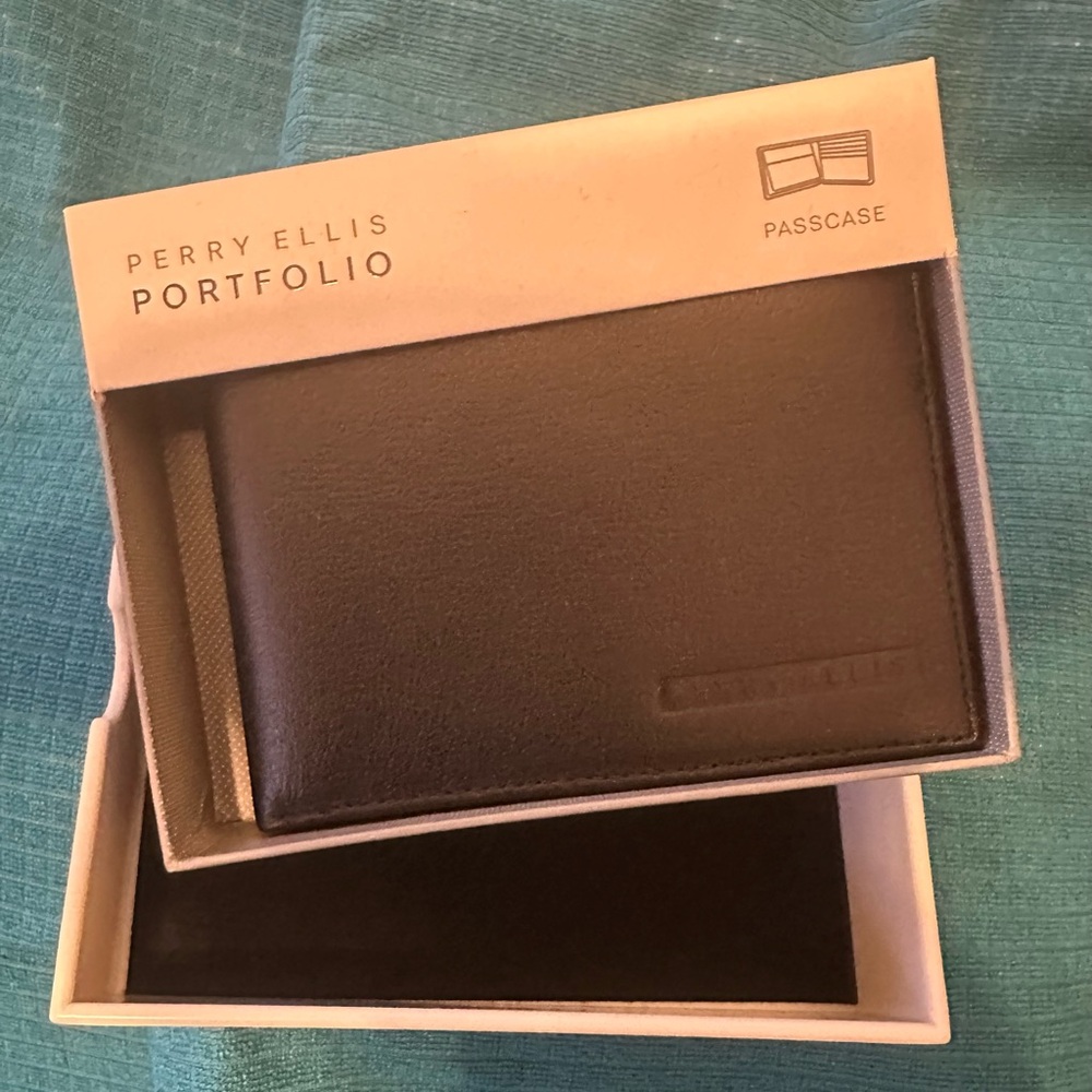 NWT Perry Ellis Black Leather Card Holder